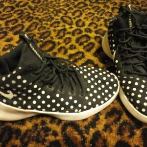 Ladies Nike or Converse sneakers